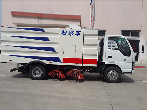 五十鈴掃路車（1.5方水罐，4方塵罐）