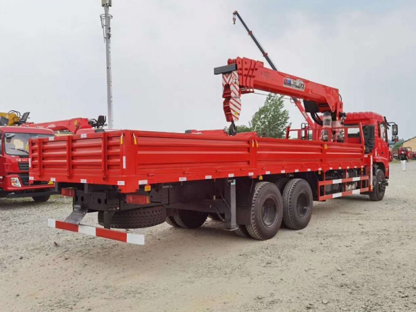 東風(fēng)D3L后雙橋12噸隨車(chē)吊